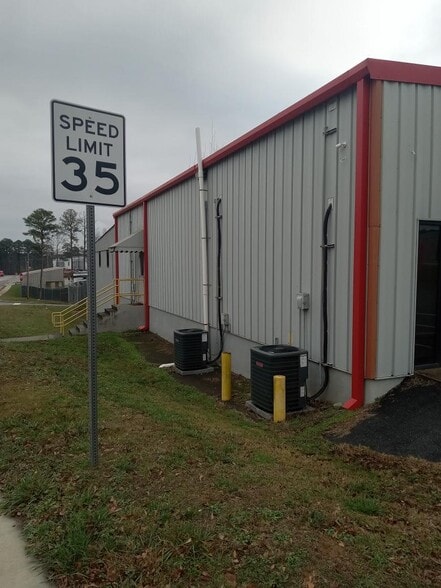 More Photos Of 600 Bohannon Rd, Fairburn Flex For Lease