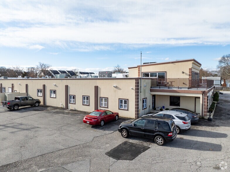 More Photos Of 217 River Ave, Patchogue Warehouse For Lease