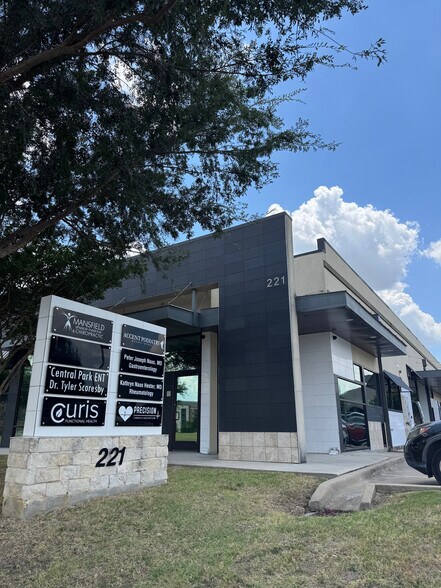 Primary Photo Of 221 Regency Pky, Mansfield Medical For Lease