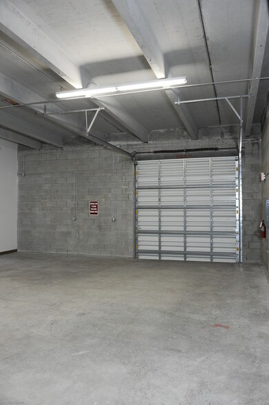 More Photos Of 9802 NW 80th Ave, Hialeah Warehouse For Lease