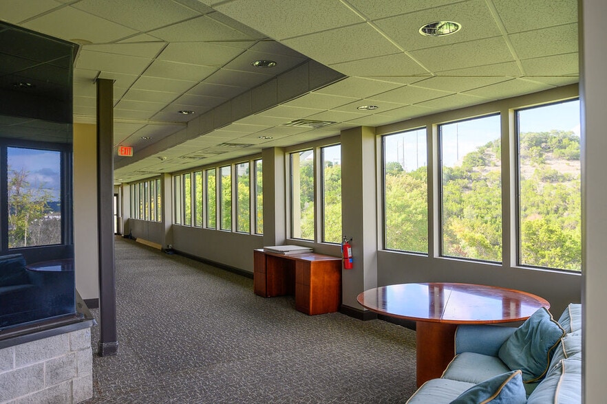 More Photos Of 8226 Bee Caves Rd, Austin Office For Sale