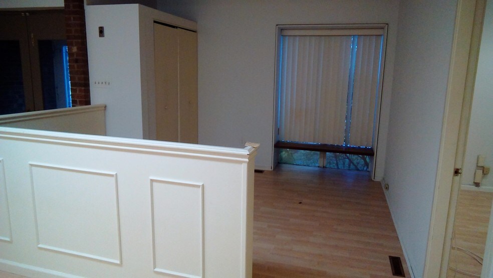 More Photos Of 775 S 23rd St S, Arlington Office For Sale