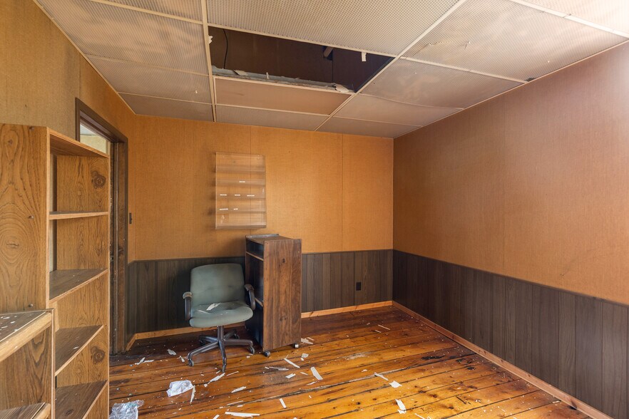 More Photos Of 35 Lower Grape St, Chicopee Warehouse For Sale