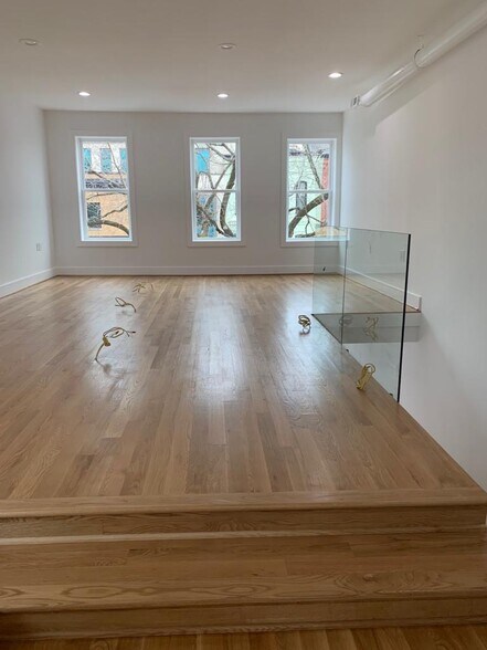 More Photos Of 515 11th St SE, Washington Storefront Retail Office For Sale