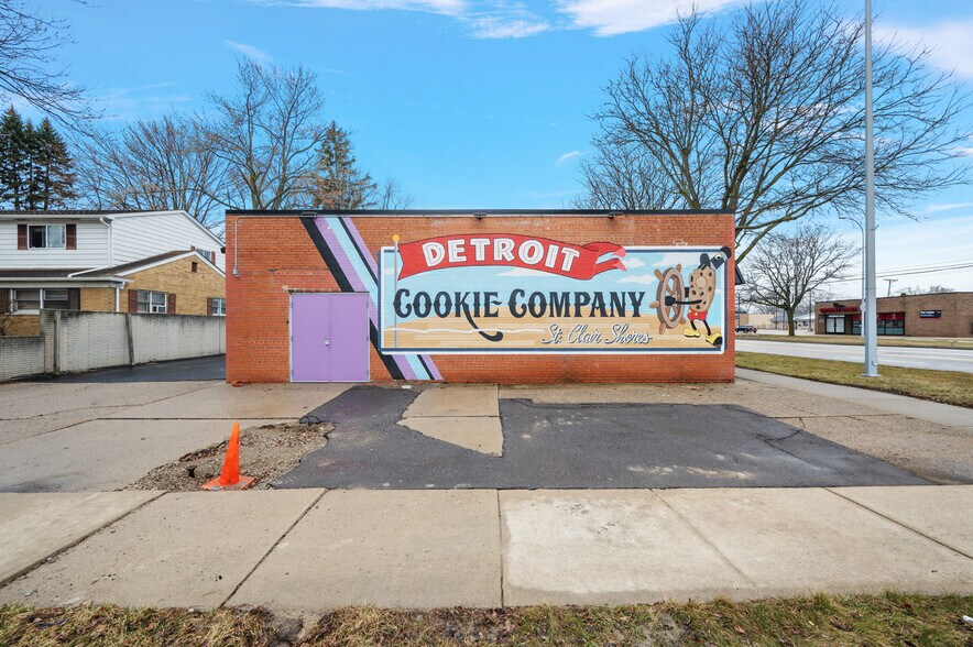 More Photos Of 25600 Harper Ave, Saint Clair Shores Freestanding For Sale