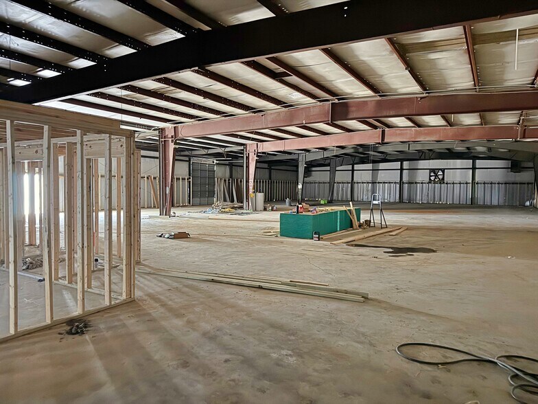 More Photos Of 501 Southport Rd, Roebuck Warehouse For Lease