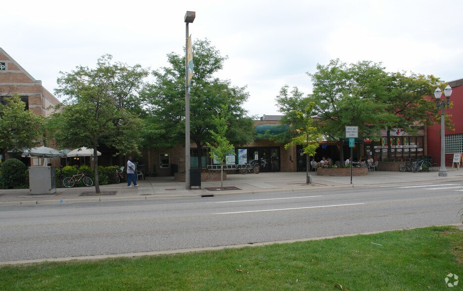 Primary Photo Of 521-529 E Grand River Ave, East Lansing Storefront For Lease
