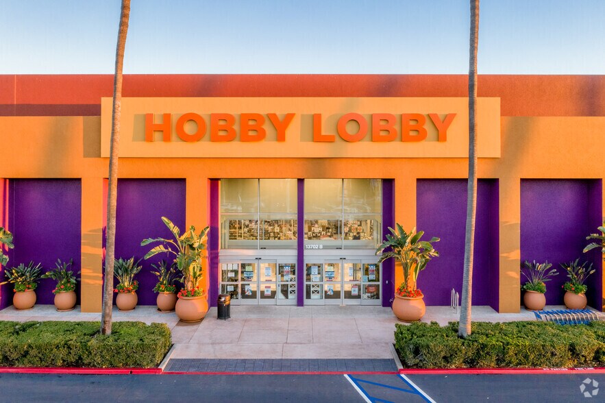 More Photos Of 2915-3011 El Camino Real, Tustin Unknown For Lease