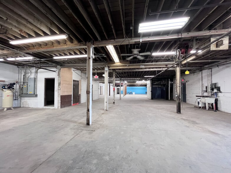 More Photos Of 2004 Leonard Ave, Columbus Warehouse For Sale