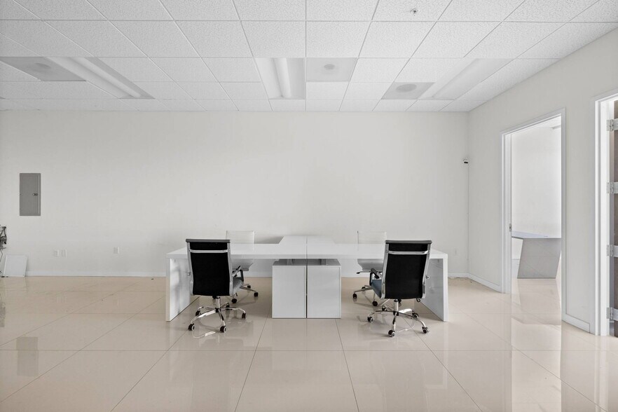 More Photos Of 20200 W dixie Hwy, Aventura Medical For Sale