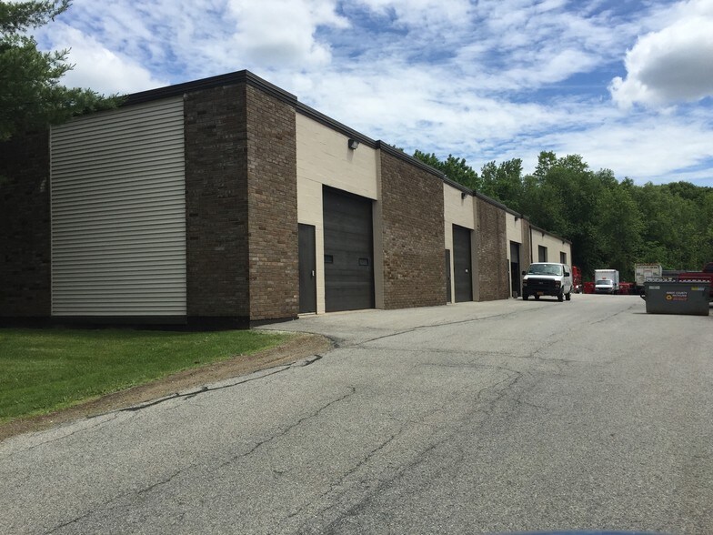 More Photos Of 15 Little Brook Ln, Newburgh Warehouse For Lease