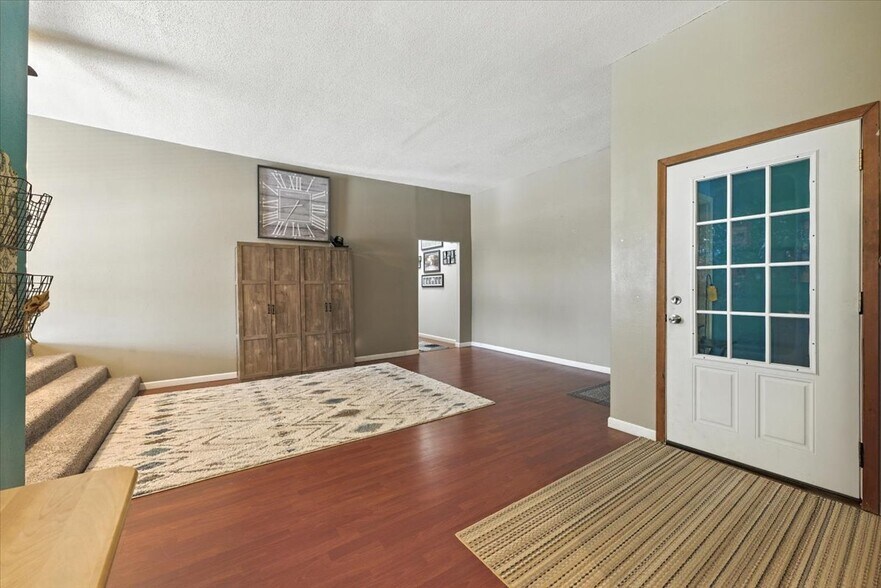 More Photos Of 501-503 Iowa Ave, Essex Storefront Retail Residential For Sale