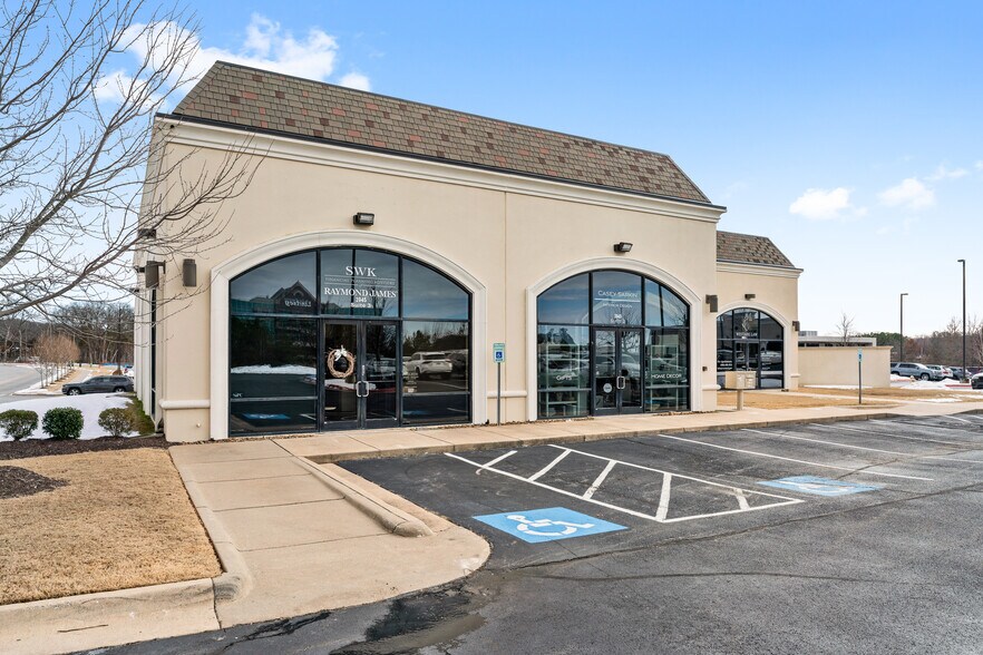 More Photos Of 3945 N Vantage Dr, Fayetteville Office For Sale