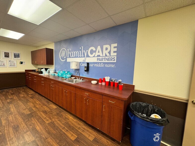 More Photos Of 1215 Dunn Ave, Jacksonville Medical For Lease