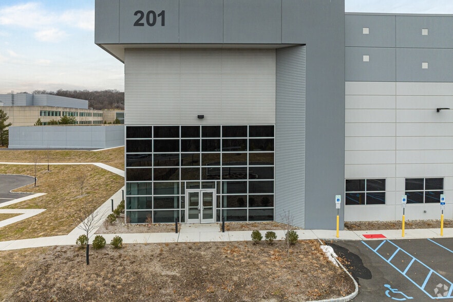 More Photos Of 201 Tabor Rd, Morris Plains Unknown For Lease