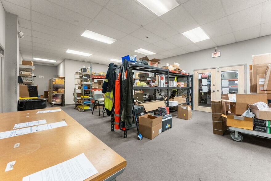 More Photos Of 3917 Old Flowery Branch Rd, Oakwood Flex For Lease