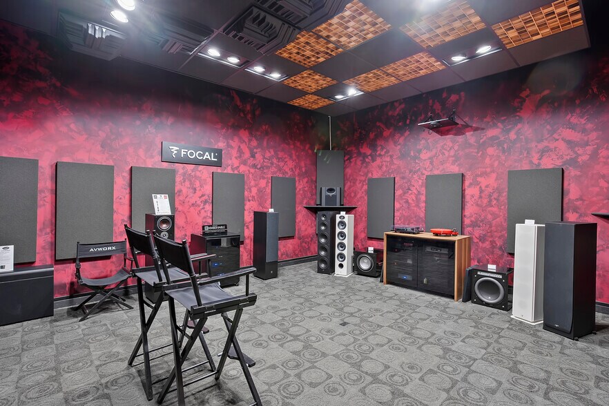 More Photos Of 1090 Cambridge Cir, Layton Flex For Sale