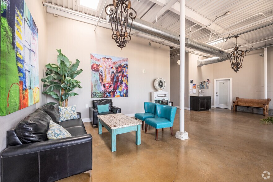More Photos Of 3363 E Commerce St, San Antonio Unknown For Lease