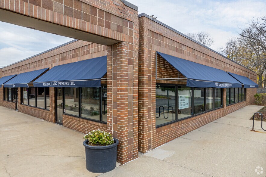 More Photos Of 777 N York Rd, Hinsdale Unknown For Lease