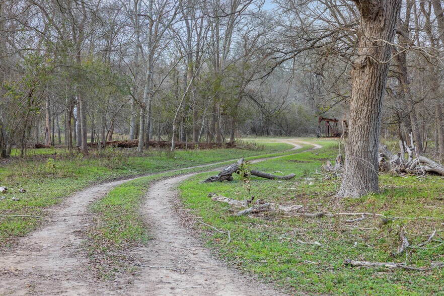 More Photos Of 1144 Treetop ln, Luling Land For Sale