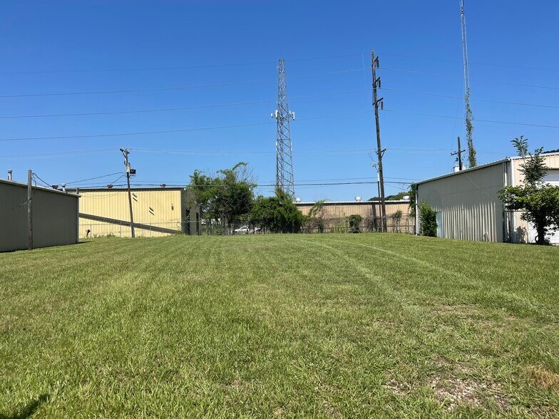 More Photos Of 1123 N Carrollton Ave, Baton Rouge Warehouse For Lease