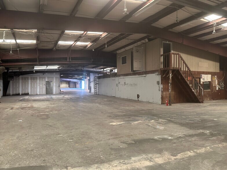 More Photos Of 2028 Charleston Hwy, Cayce Manufacturing For Lease