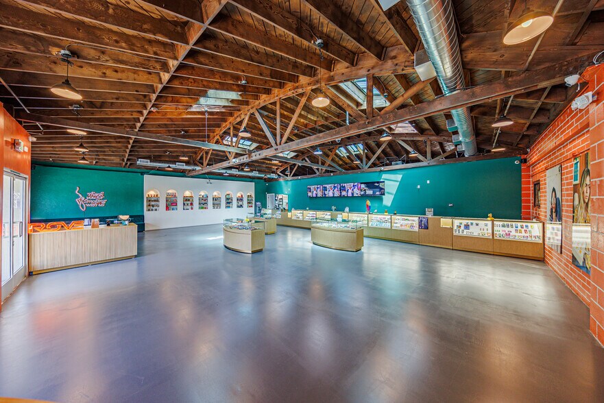 More Photos Of 402 W 5th St, San Pedro General Retail For Sale