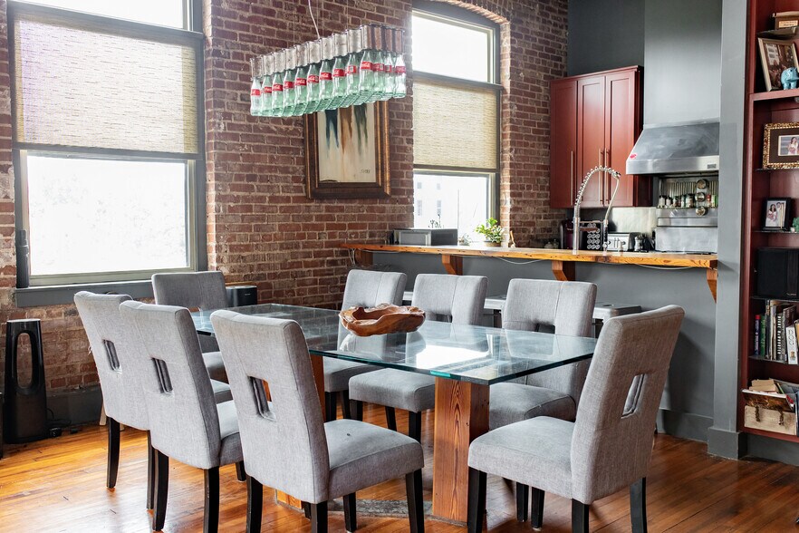 More Photos Of 112 18th St N, Birmingham Storefront For Sale