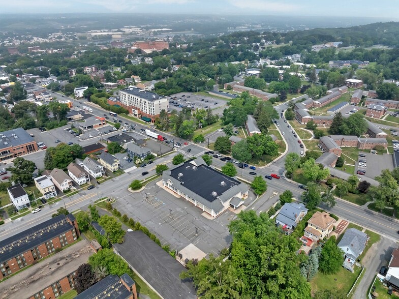 More Photos Of 272 Hoosick St, Troy Freestanding For Lease