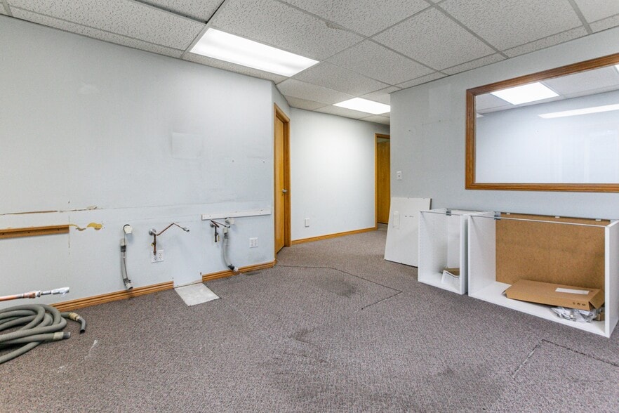 More Photos Of 9853 S 700 E, Sandy Office For Lease