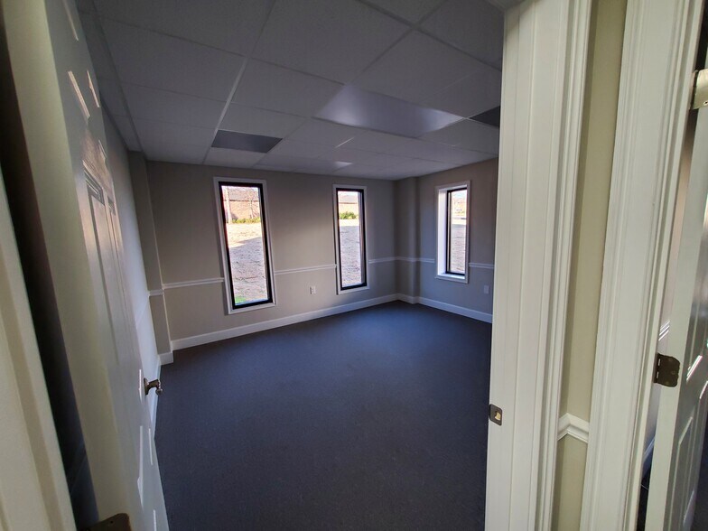 More Photos Of 485 Ethan Dr, Fayetteville Distribution For Lease