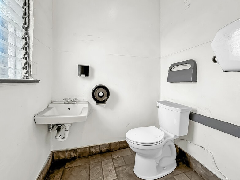 More Photos Of 920 S Atlantic Blvd, Los Angeles Office For Sale