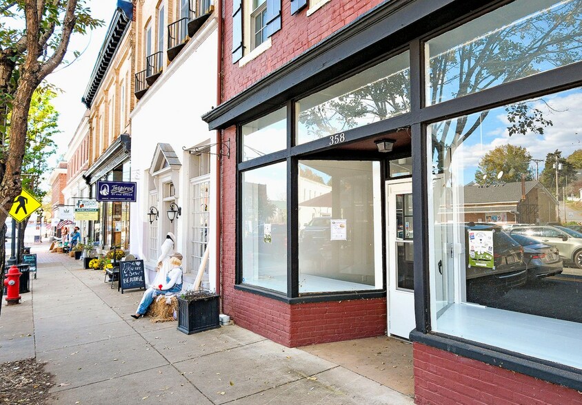 More Photos Of 358 Valley St, Scottsville Storefront For Lease