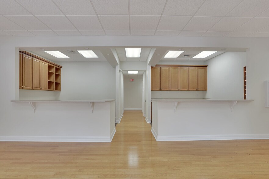 More Photos Of 4711 NW 53rd Ave, Gainesville Medical For Sale