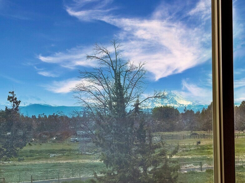 More Photos Of 63026 Powell Butte Hwy, Bend Airplane Hangar For Sale