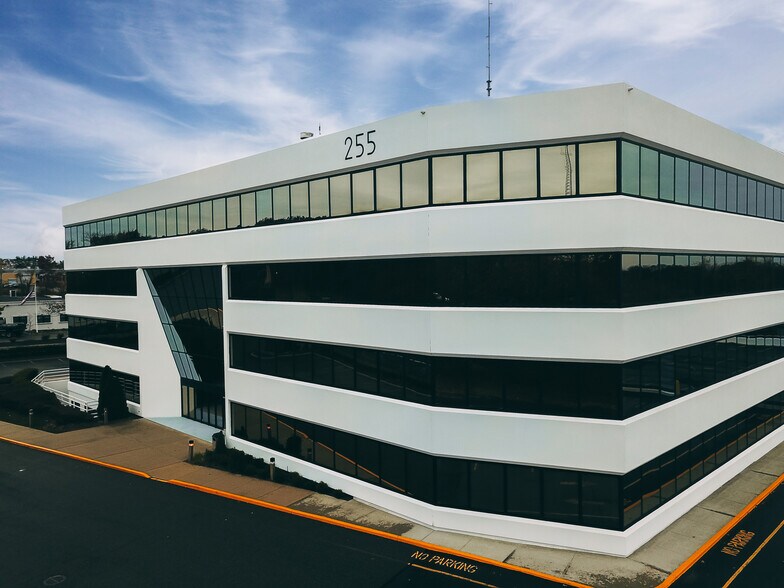 More Photos Of 255 Executive Dr, Plainview Medical For Lease