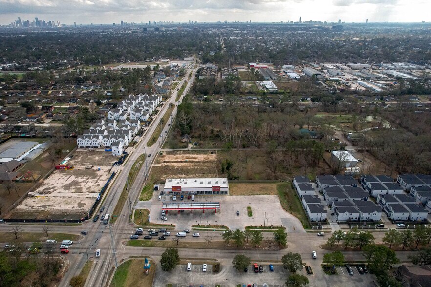 More Photos Of 1183 W Tidwell Rd, Houston Storefront For Lease