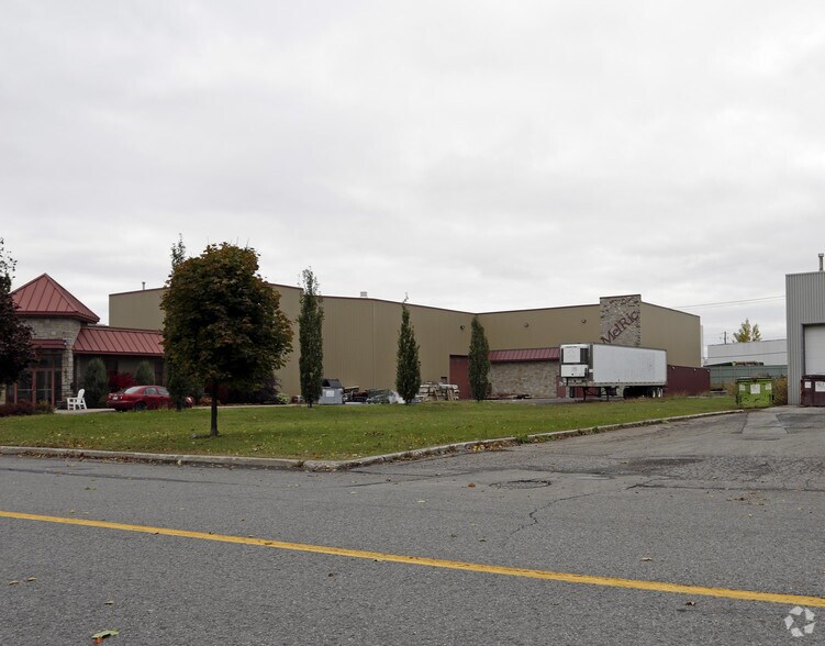 More Photos Of 1100 Rue des Cascades, Châteauguay Warehouse For Sale