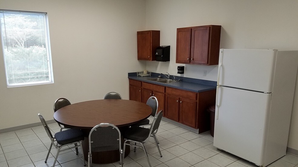 More Photos Of 8208 Salyer Dr, Wallops Island Office For Lease