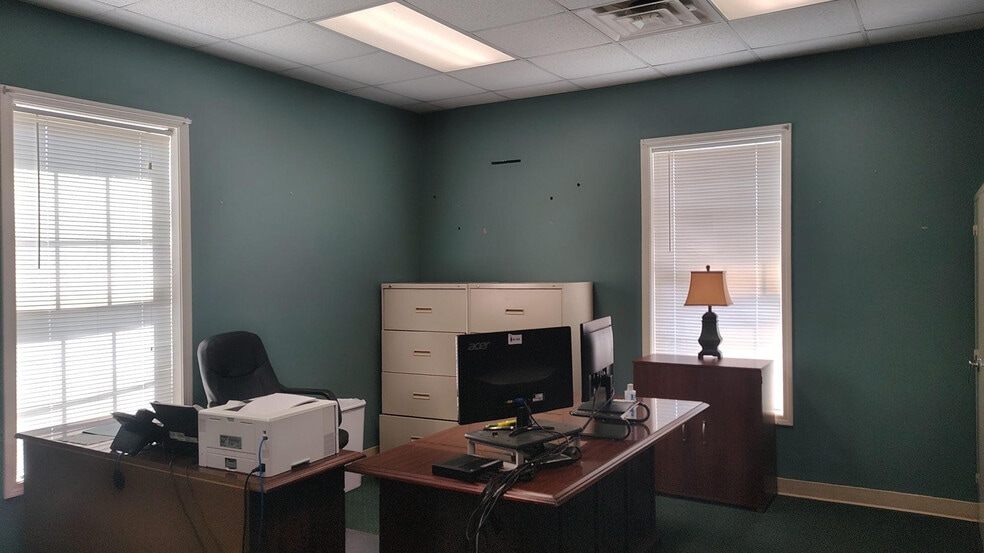 More Photos Of 300 Margie Dr, Warner Robins Office For Lease