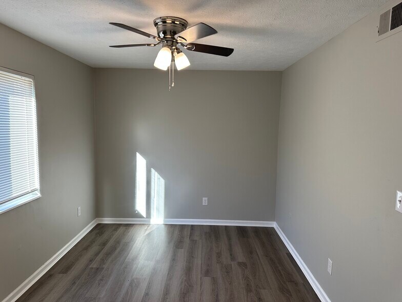 More Photos Of 412 Woodcreek Dr, Radcliff Apartments For Sale