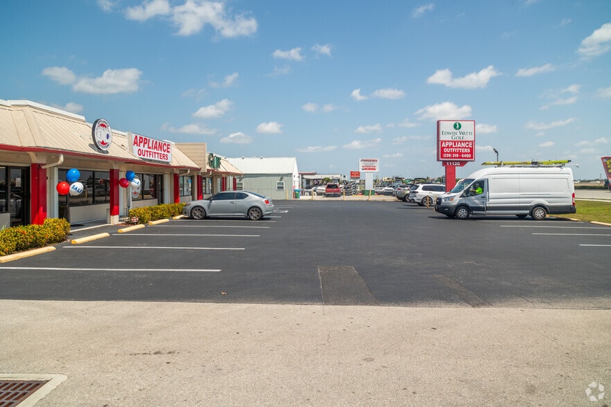 More Photos Of 11120 S Cleveland Ave, Fort Myers Freestanding For Lease