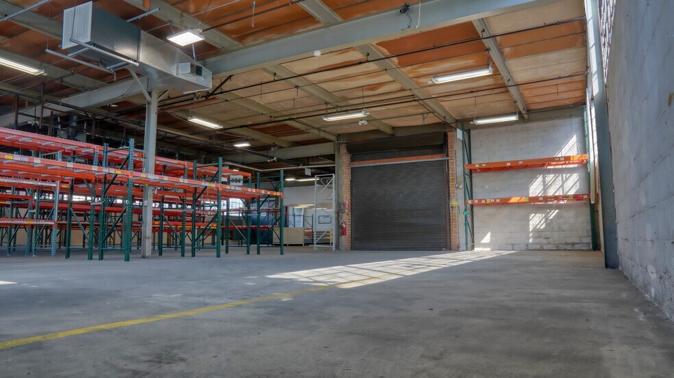 More Photos Of 34 Bennington Ave, Freeport Warehouse For Lease