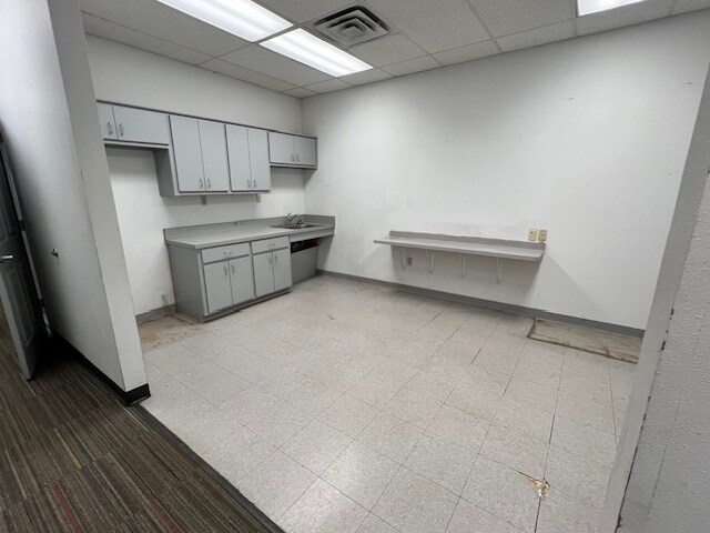 More Photos Of 6101 43rd St, Lubbock Storefront For Lease