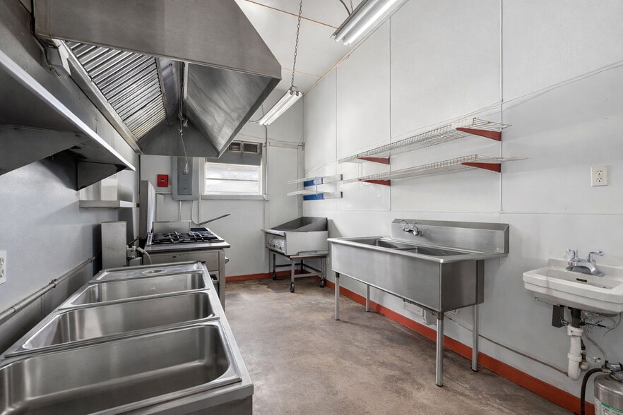 More Photos Of 800 S US 301, Sumterville Restaurant For Sale