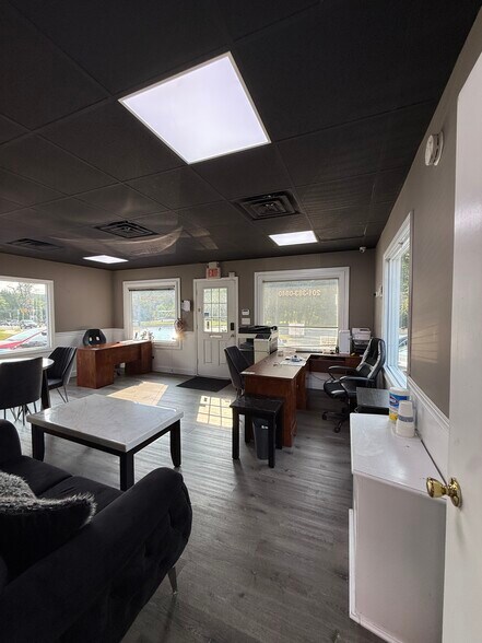 More Photos Of 689 Pascack Rd, Township of Washington Auto Repair For Sale