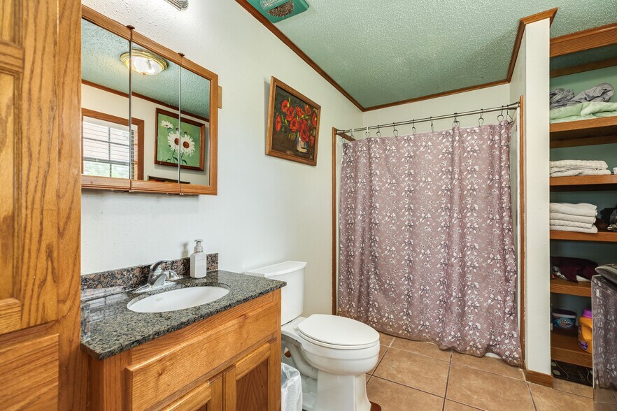 More Photos Of 2230 Nancy St, Alvin Specialty For Sale