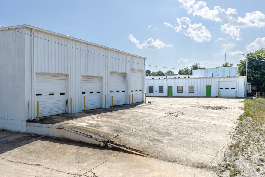More Photos Of 1445 Cleveland Ave, East Point Showroom For Sale