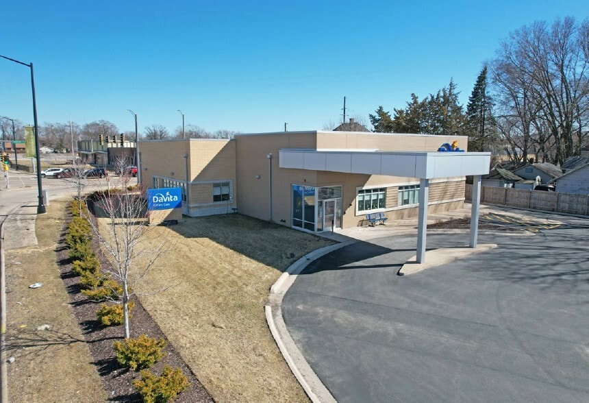 More Photos Of 615 Harrison Ave, Rockford Healthcare For Sale