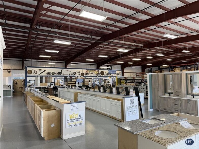 More Photos Of 620 Distribution Dr, Melbourne Warehouse For Lease